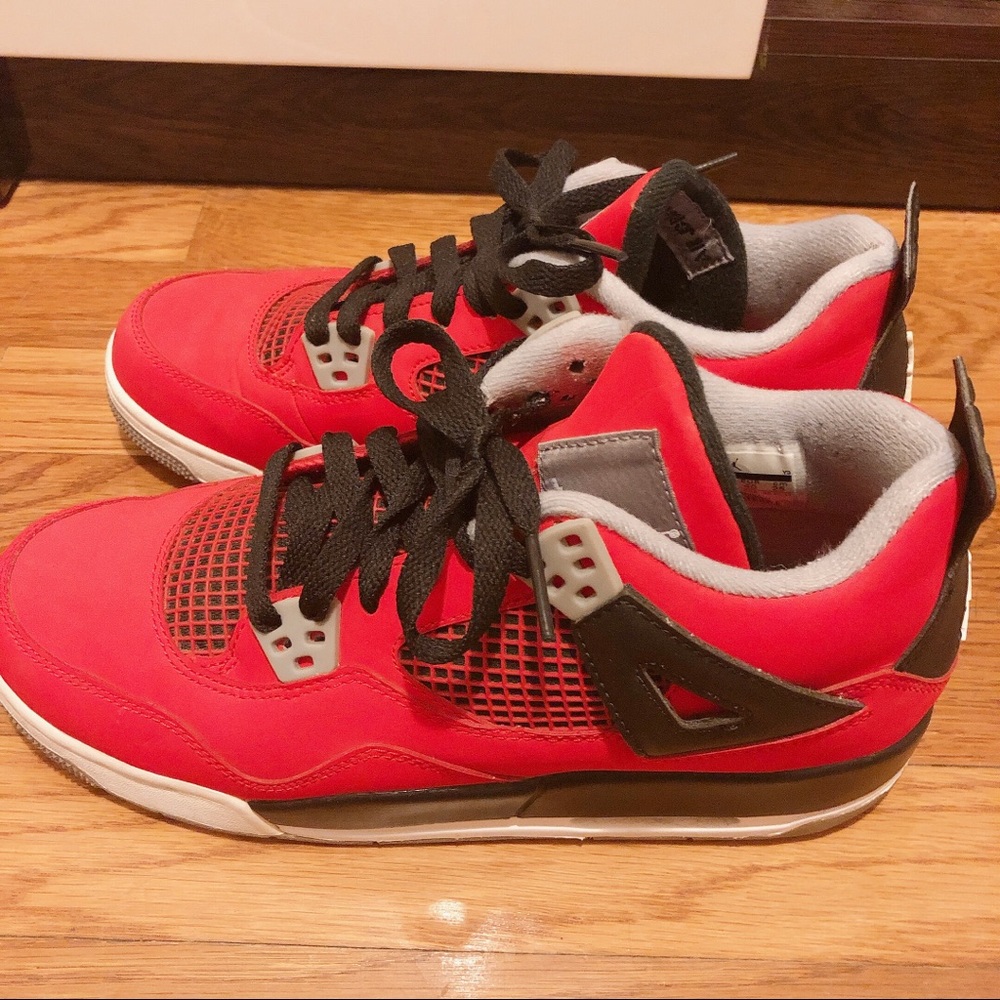 Air Jordan 4